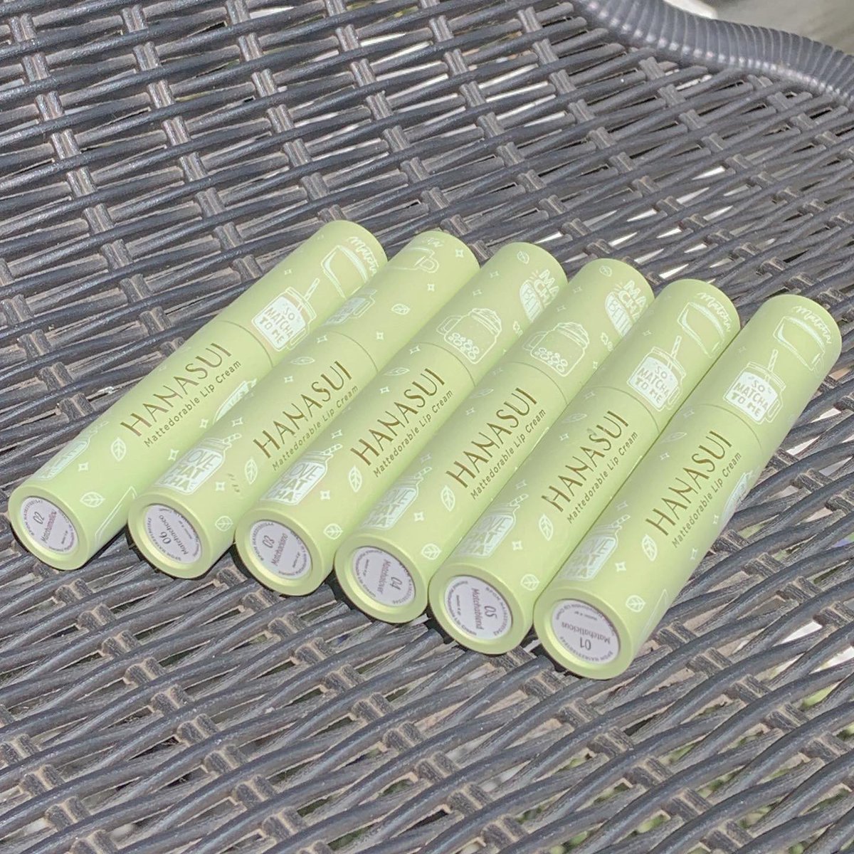 Rahmwty_'s tweet photo. HANASUI matchalatte edition 

Hanasui launch mattedorable matcha latte edition 🍃
Lipcream ini tuh ringan banget di bibir &amp; punya wangi matcha yg enak waktu di apply di bibir.
My fav shade is 3 buttom row : 02, 04, &amp; 05 🫶🏻
https://t.co/V9OEtPR7rO https://t.co/JOBB66EfKw
