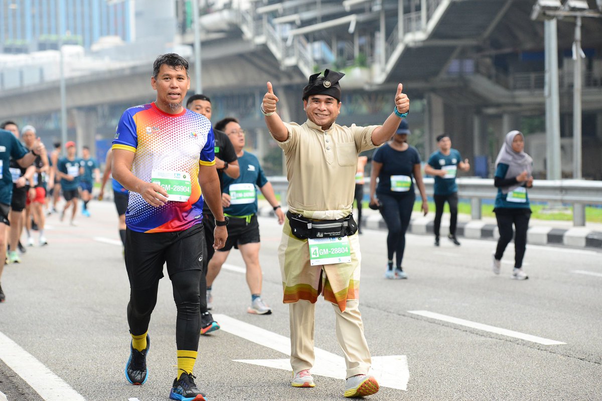 steventsh's tweet photo. 1 OCT 2023 - #SCKLM participants running in unique costumes. https://t.co/cmEKlQmvW7