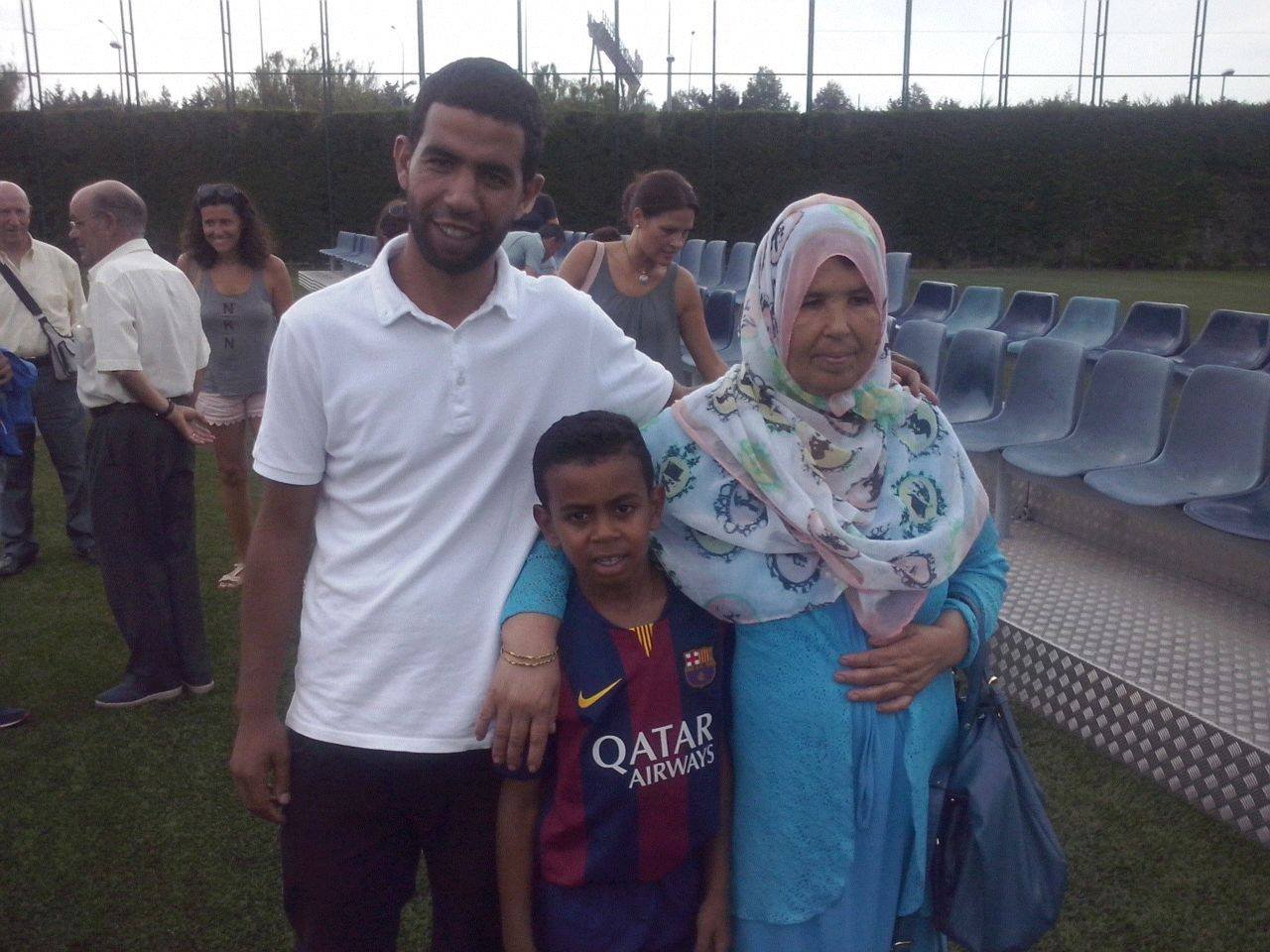 Barça Universal on X: "Image: A young Lamine Yamal with his fat her and  grandmother. https://t.co/7v12aKcWPf" / X