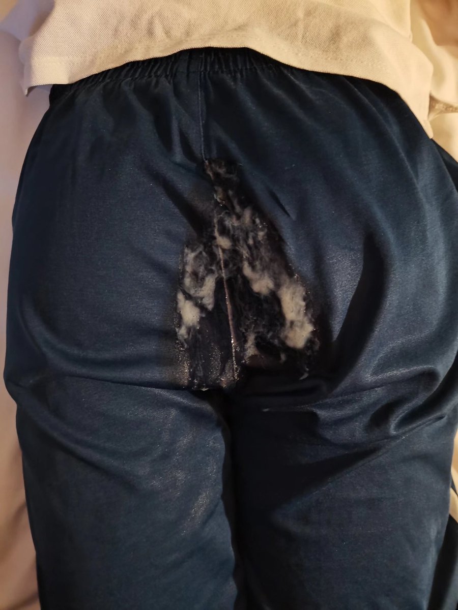 NESHEXIAOFUPIG's tweet photo. 被按在床上摩擦了🍑射了一屁股💦 https://t.co/bsbHqaf7n6