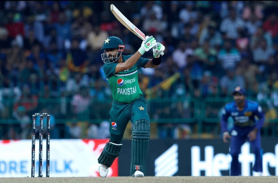 Hearing the chants of 'BabarAzam' in Hydrebad stadium 😍.
Indian fans are going to watch World no. 1 ODI Batsman 'BABAR Azam 👑' for the first time ever in their country 😉🔥.
#BabarAzam𓃵 #PakistanTeam🇵🇰