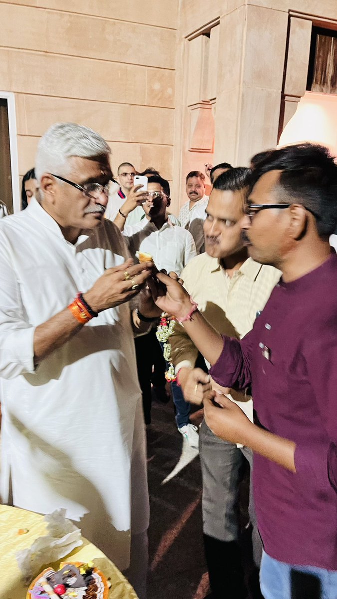 ManishS844086's tweet photo. केंद्रीय जल शक्ति मंत्री,जोधपुर सांसद श्री गजेन्द्र सिंह शेखावत जी को उनके जन्मदिवस के शुभ अवसर पर अनंत शुभकामनाएं देता हूं। मैं ईश्वर से आपके दीर्घायु जीवन और उत्तम स्वास्थ्य की प्रार्थना करता हूं।
@gssjodhpur https://t.co/ROSbImSQBr