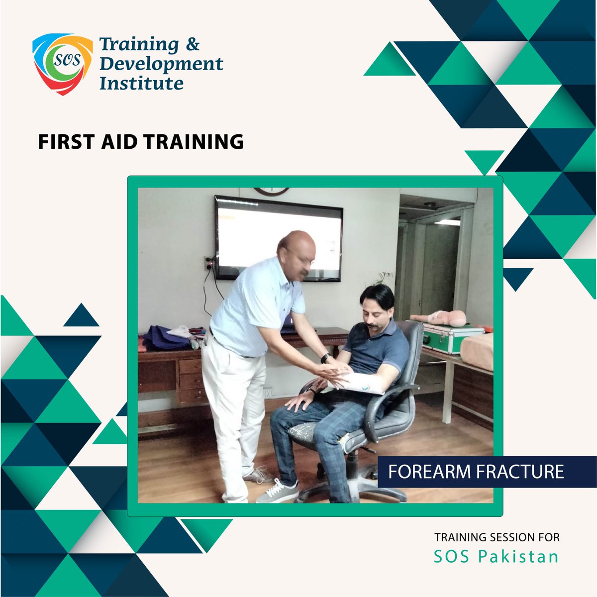 SOS_Training_'s tweet photo. First Aid Training program at SOS Training Institute. To Book our training contact us at arooj.malik@sospakistan.net or +92 331 4123291. #sostraininganddevelopmentinstitute #AroojMalik #SOS #professionaldevelopment#FirstAid https://t.co/5gPtfuqbDX