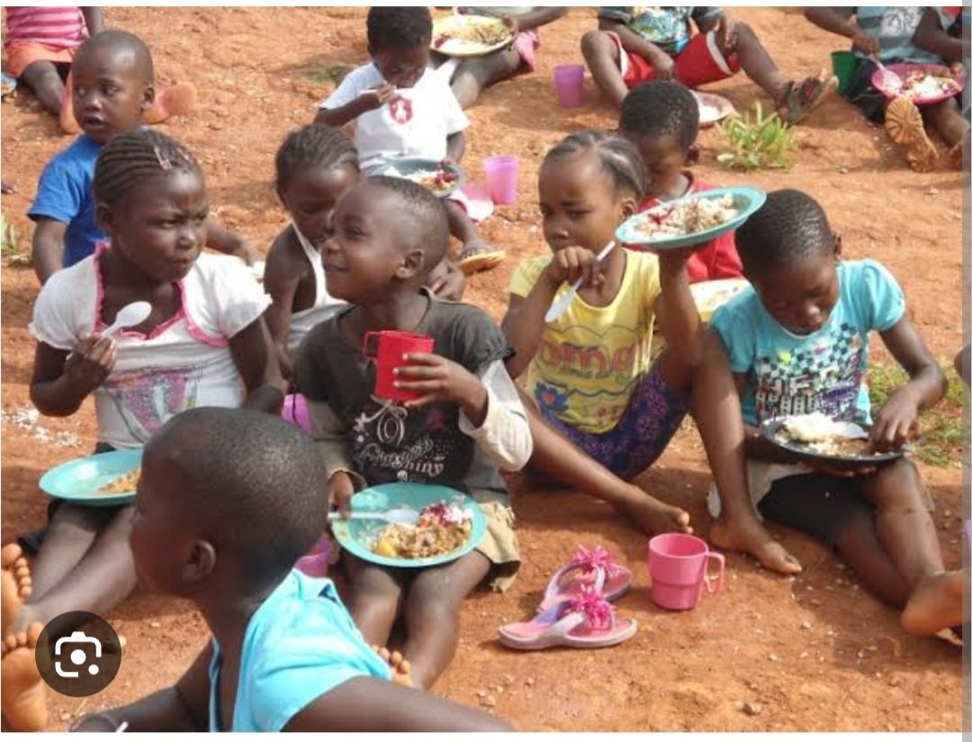 Fellow citizens we will be going to Mamelodi Marikana Squatter Camp to feed children.
We are asking any form of donations from vegetables, juice, maize mealie etc it will be fun you are invited to join.
Let's go cook spend time with them.
Good samaritans.
Dm.me