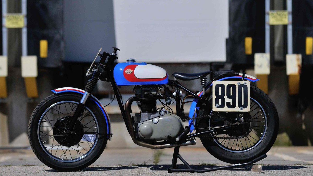 VintageMotobike's tweet image. 1951 BSA A7 Road Racer
source: tinyurl.com/59zr37vm
#ClassicMotorcycles