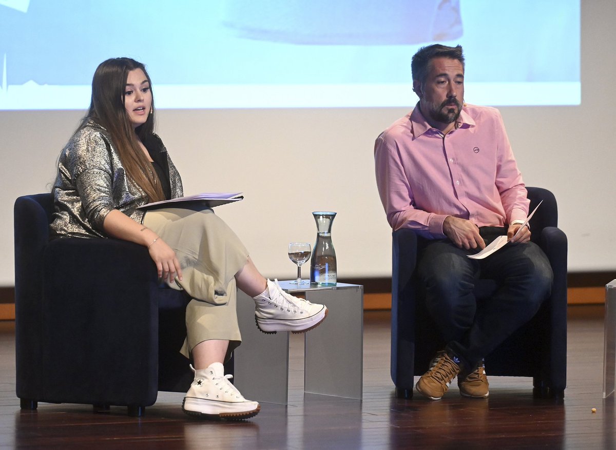 MedicosBurgos's tweet photo. En el #Rescom23 hubo tiempo de compartir experiencias colegiales en 📢 comunicación
🎙️📸 El @comtgna presentó la Tarraco Health Race, la carrera de la #Salud de #Tarragona
Enhorabuena 👏👏👏 https://t.co/5x54NgsIGL