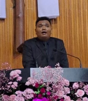 Allah memberi kasih karunia kepada "yang kita anggap tidak pantas". Jangan sampai kasih karunia dan keadilan yang Allah berikan kepada diri kita sendiri, tertutup oleh rasa iri melihat kasih karunia dan keadilan Allah dalam diri orang lain.

Sdr.  Abraham Hamonangan