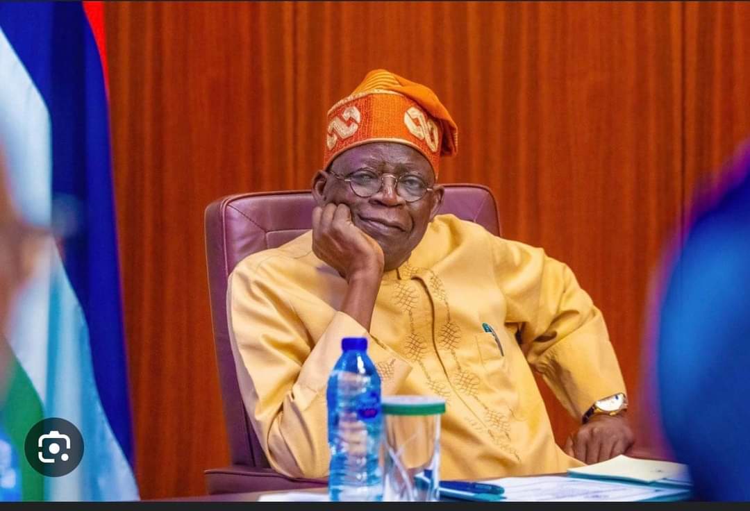 ChinonduW's tweet photo. OBIDIENTS and ATIKU Supporters
This is for you.....
_______________________________

What Tinubu submitted to INEC wasn't issued in 1979. He LOST his original certificate when Abacha bombed his home. He requested for a replacement certificate in 1997. The replacement certificate was the current format they were using as at then (1997) and not the 1979 format. In fact the signatories in 1997 was definitely not going to be the same with those in 1979, who may have retired or died sef. This means if a Tinubu classmate still has his/her original 1979 certificate, it WILL NOT be the same with Tinubu's 1997 replacement certificate and certainly won't have the same signatories nor seals. CSU has stated severally that those officials in office at the time any diploma replacement request is made are those that sign the certificate and that they do change their font type as well as seal.

These are the facts!