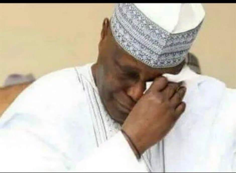 ChinonduW's tweet photo. OBIDIENTS and ATIKU Supporters
This is for you.....
_______________________________

What Tinubu submitted to INEC wasn't issued in 1979. He LOST his original certificate when Abacha bombed his home. He requested for a replacement certificate in 1997. The replacement certificate was the current format they were using as at then (1997) and not the 1979 format. In fact the signatories in 1997 was definitely not going to be the same with those in 1979, who may have retired or died sef. This means if a Tinubu classmate still has his/her original 1979 certificate, it WILL NOT be the same with Tinubu's 1997 replacement certificate and certainly won't have the same signatories nor seals. CSU has stated severally that those officials in office at the time any diploma replacement request is made are those that sign the certificate and that they do change their font type as well as seal.

These are the facts!