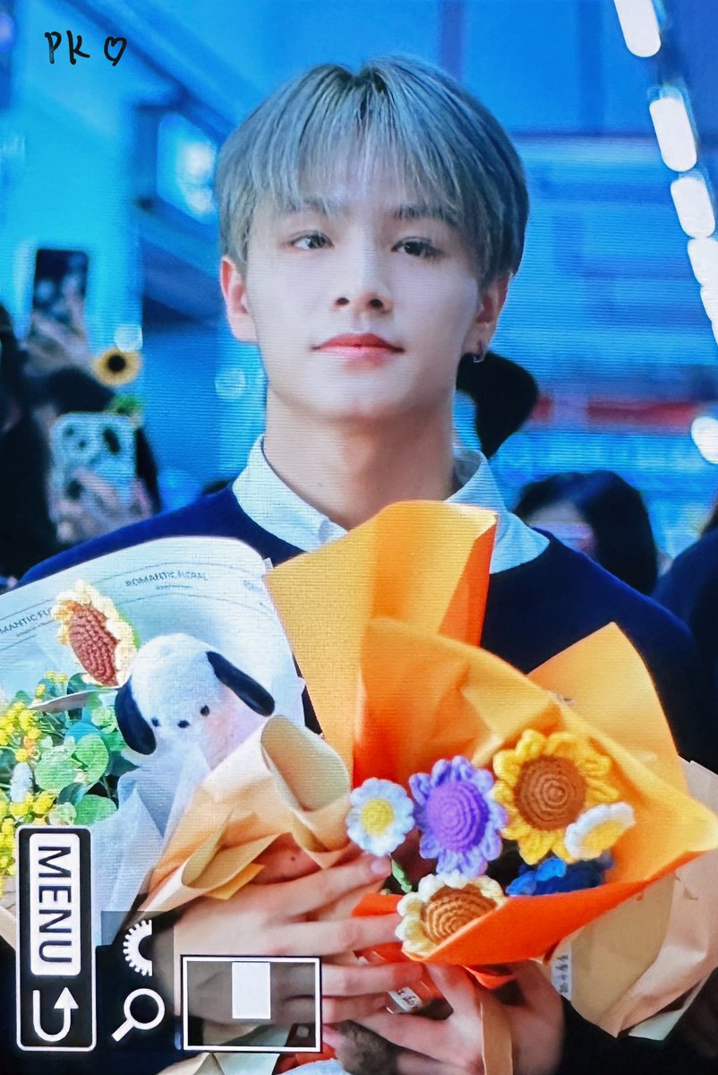 wzh_0306's tweet photo. 231003 💐💐💐
#LEV #레비 #レビ #A_I_BAE  #왕즈하오 https://t.co/YaJ2xkzfPZ