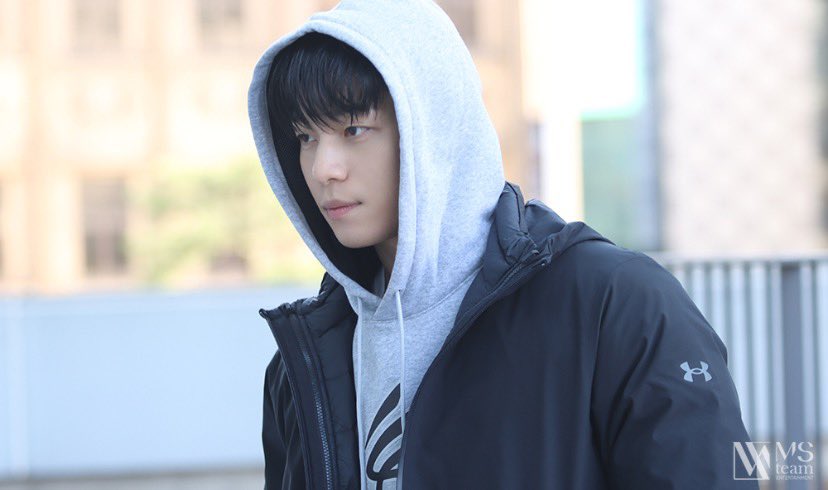 pal_gong_o's tweet photo. 위하준과 히읗은 뗄 수 없는 관계인가 보다..
황준호에 이어 이준호인 것도 신기하고 지금까지 맡은 배역에 호 들어간 게 절반일 듯 ..😻 https://t.co/8f0yZ9SBbF
