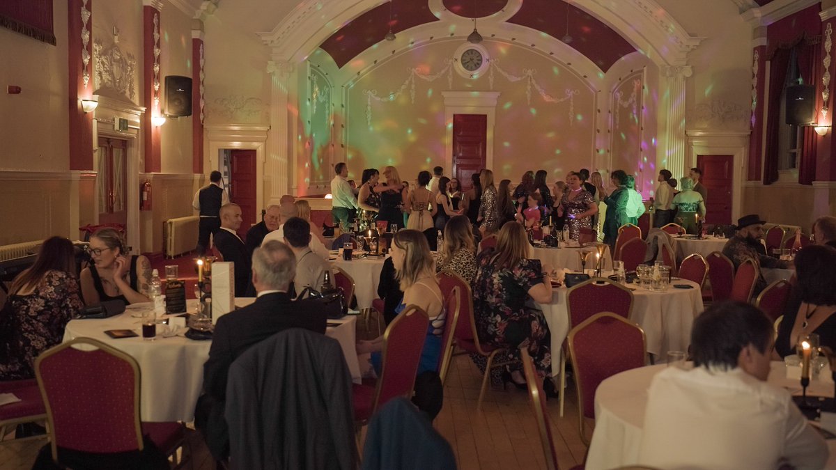 OTWOldham's tweet photo. We had a brilliant night at the #TimelessBall on Friday thanks to our ‘Friends’ @OTWFriends. Top notch entertainment from company members, great food and lots of money raised! 📸Motion Stills Media https://t.co/Mtsweu05i8
