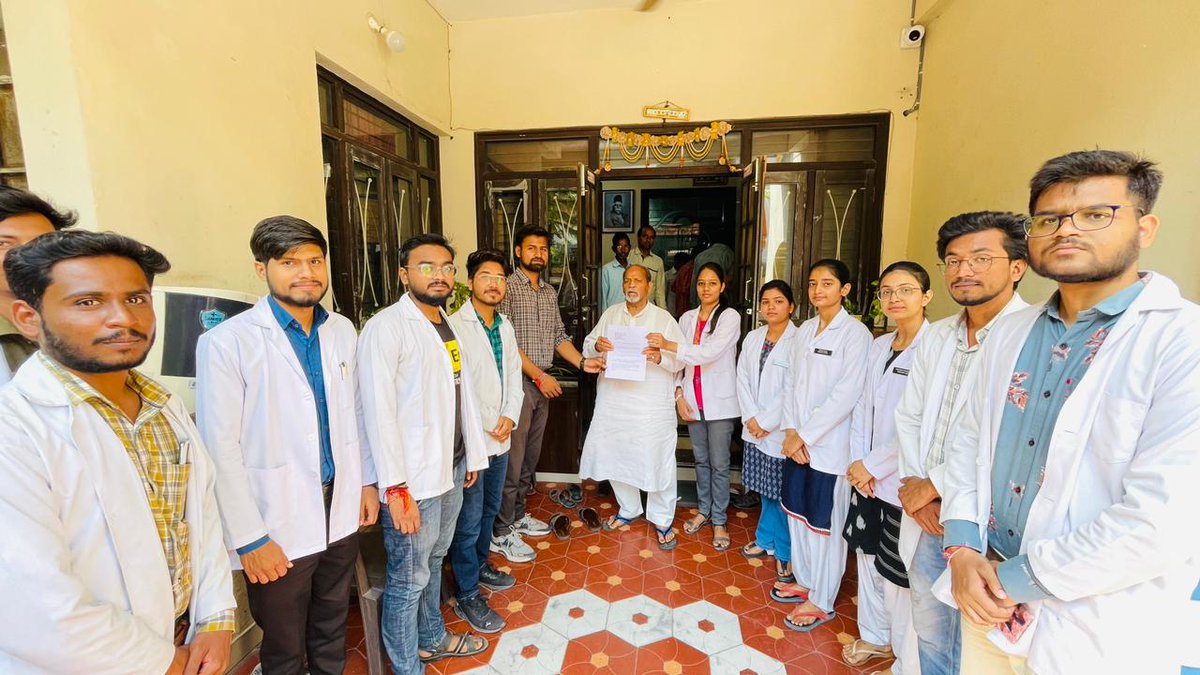 Anup1065565's tweet photo. #Healersneedhealing
#Stipendlessthandailywages #delayeddegreedelayedprogress #आयुर्वेदकाडूबताभविष्य 
#अबकीबारआयुर्वेदछात्रकीहुंकार 
#MPAYUSHHOSHMEAAO #CARELESSAYUSHMP https://t.co/PJ4NOEymZc