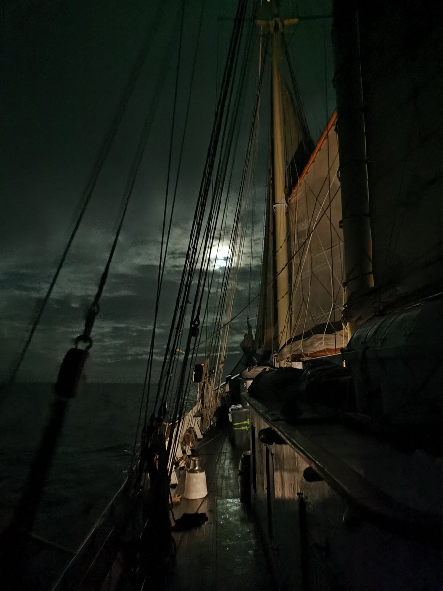 vickyinglis13's tweet photo. Night sailing on the moon road across Biscay. #sailing #BlueClipper https://t.co/C1rMatQpsy
