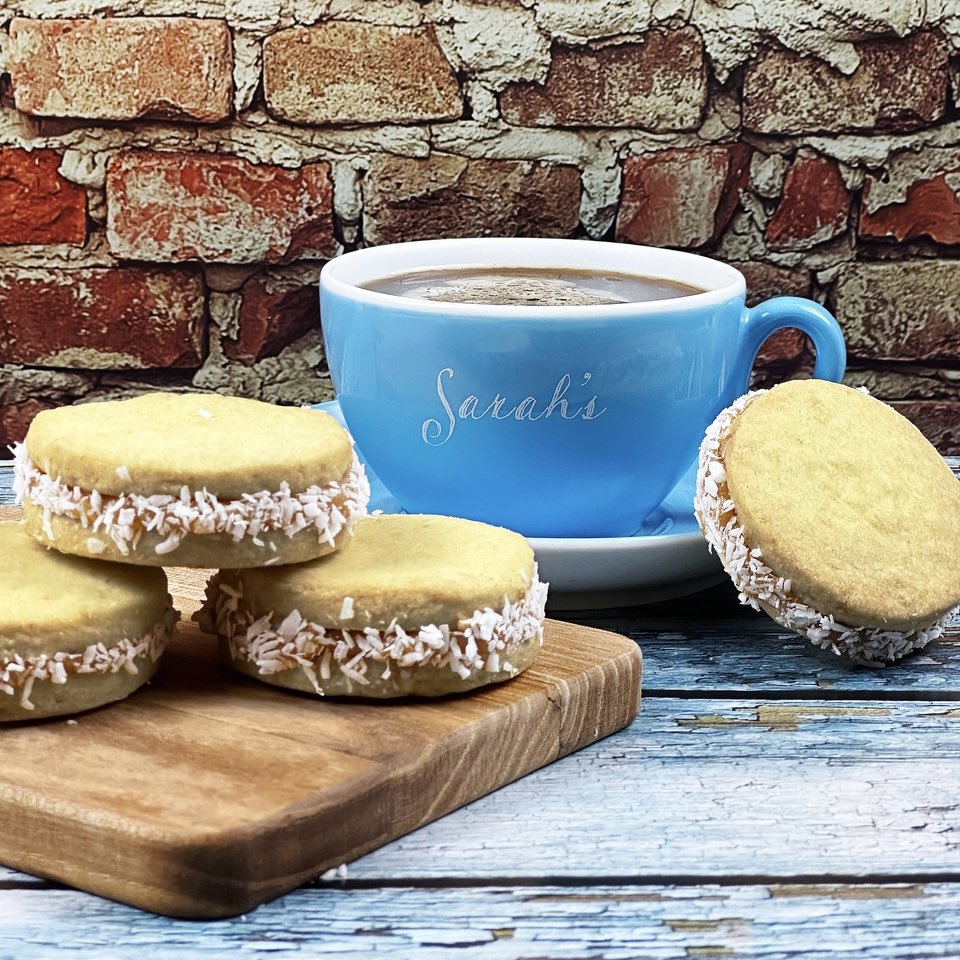 It’s #biscuitweek on #GBBO tonight! Are you going to make your own biscuits to eat tonight? 
#sarahsslice #biscuits #RecipeOfTheDay #recipe 
sarahsslice.co.uk/post/alfajores…