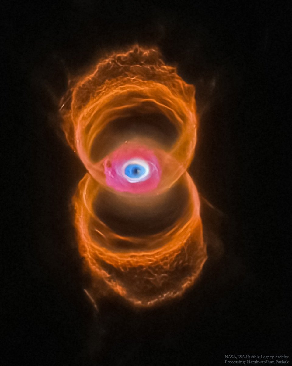 EricLagadec's tweet photo. A 8000 années-lumière, dans la constellation de la mouche, une étoile semblable au Soleil meurt. En éjectant du gaz et de la poussière, elle forme cette somptueuse nébuleuse du sablier, qui semble garder un oeil sur nous! https://t.co/gzC75477c6