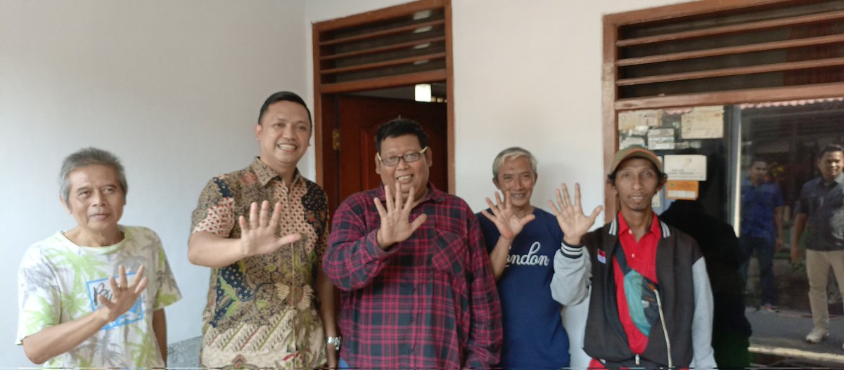 SobatRt's tweet photo. Pak RT datang bersapa dengan warga-warga menteng atas, Jakarta Pusat🤩#ronnytalapessy #pakrt #dapil2dki #adiltanpabulu https://t.co/LHPpha451I