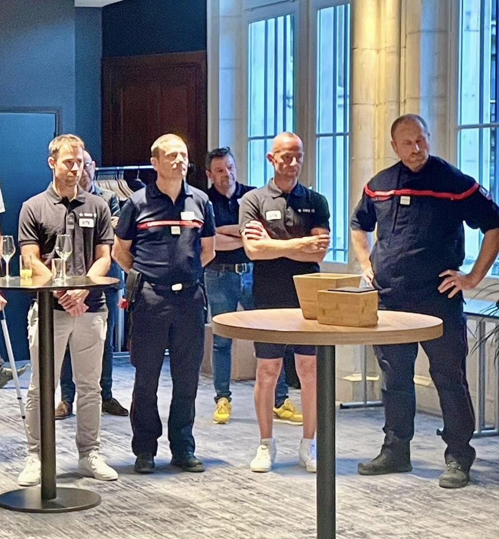 SDIS51's tweet photo. Le colonel hors classe Pierre MASSON, directeur départemental des services d’incendie et de secours de la Marne était présent hier soir à la soirée de remise de dons, organisée par la #SCAP18 @fouleedessacres https://t.co/PwRXLFxyVc
