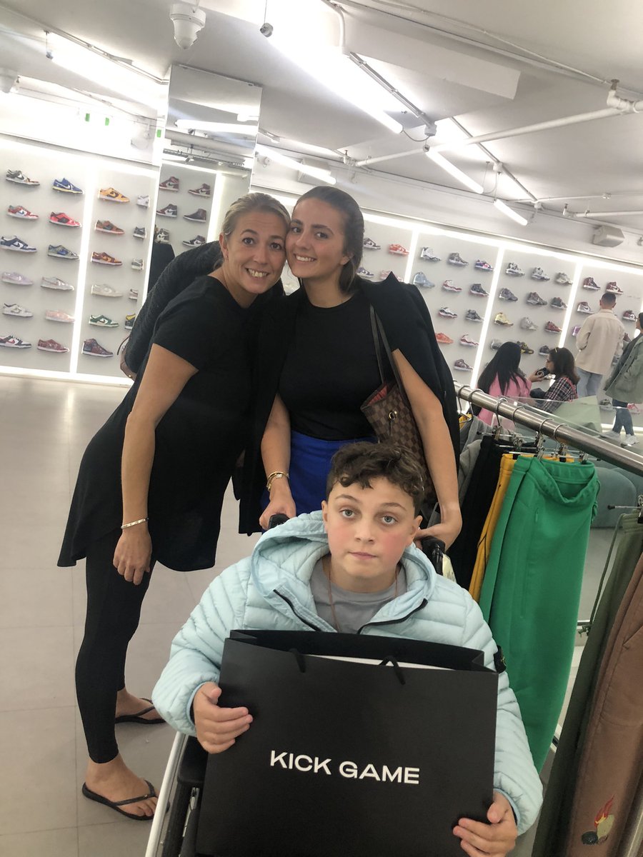 superoscarfairs's tweet photo. Another wonderful night with our beautiful extended families - So much love and support for Our Oscar we canโt thank you all enough Blessed with the greatest we truly are @TMUSSports Hays&Lolo ๐๐๐โค๏ธโค๏ธโค๏ธ @CoventGardenLDN @KickGameUK
#theheartthatkeepsbeating
#goldenheartgav https://t.co/fRuKFzWaZy