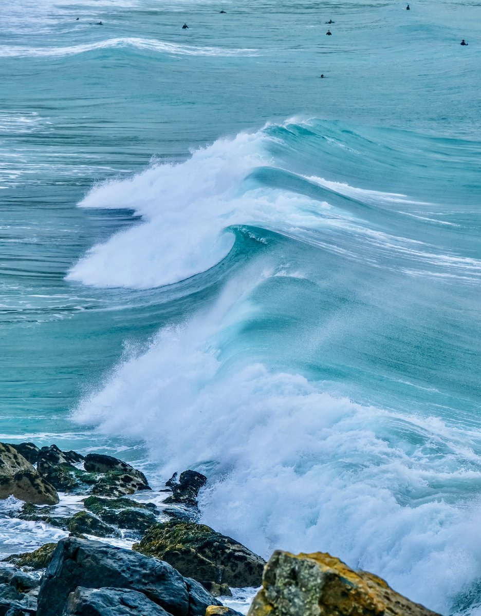 Porthmeor surfers. #cornwall #kernow #lovecornwall #uk #explorecornwall #cornishcoast #sea #ocean #visitcornwall #amazingcornwall #capturingcornwall #stives #stivescornwall #porthmeor #surf #waves #beach #breaker #bigwaves #roughsea #surfing #surfers #porthmeor @beauty_cornwall