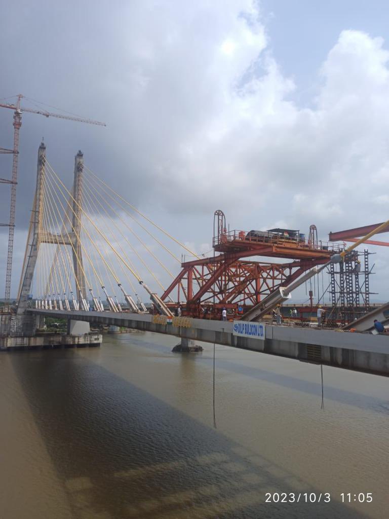 DrPramodPSawant's tweet photo. One step closer to the completion of the new #ZuariBridge, as the Last Piece of Second Phase has been put in place. 

The infrastructure marvel is getting fully ready to reduce the travel time, bringing ease for the commuters. https://t.co/64UcForYPA