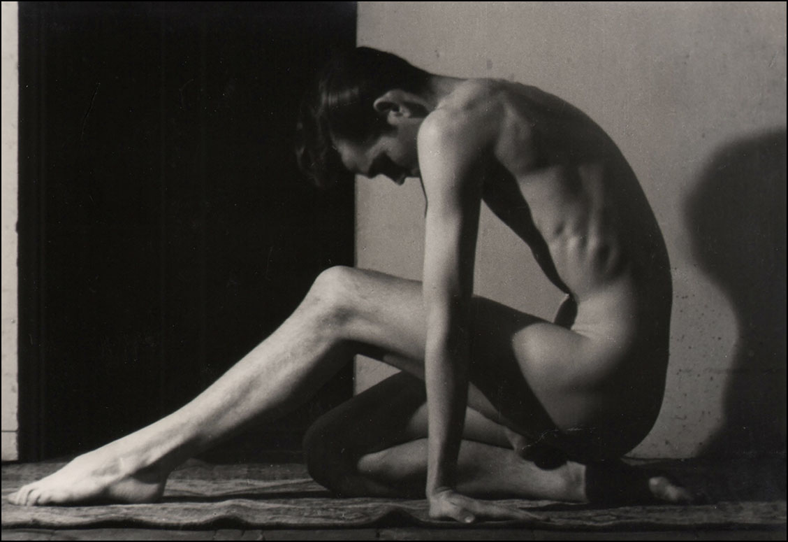 PhysiqueProject's tweet photo. Works by #PaJaMa (#PaulCadmus #JaredFrench #MargaretFrench). #MaleNude #FineArtPhotography #SilverGeltain #GayArt #AcademicNude #VintagePhotograph https://t.co/3Wpjwi3rUK