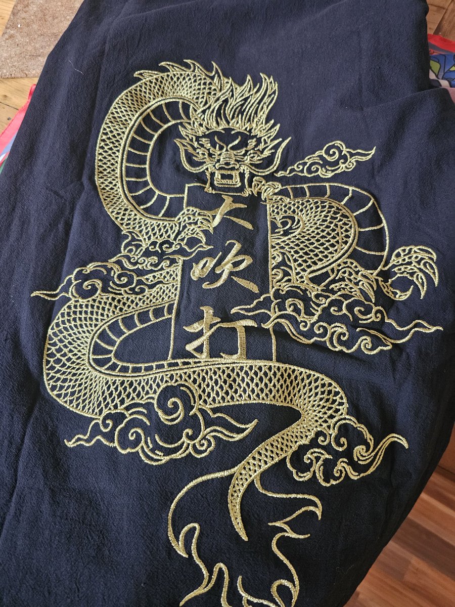 kkulecru's tweet photo. my 2nd @Esu_N_ λμ·¨ν hanbok arrived hehe #esumerch
love the scarf and how the gold pops + now i have a second bottle opener !!! https://t.co/1pHTegXc0v