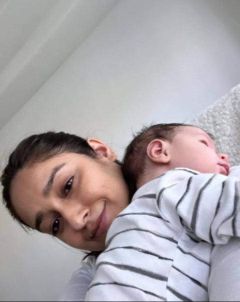 SadiaDisha2's tweet photo. #IleanaDCruz shares heartwarming selfie marking son's two-month milestone  #ShehnaazGill #TejRan #ShivThakare #KaranKundrra #KeerthySuresh https://t.co/86bChj2lkG