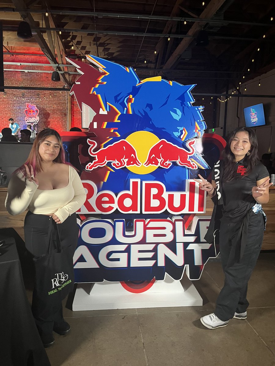 tashaawty's tweet photo. kinda insane that joining a college esports server to make friends in 2021 would get me here, great meeting u guys! @C9VAL @Xeppaaa @CSUEB_ESports @Cloud9 https://t.co/JhF47nbZSJ