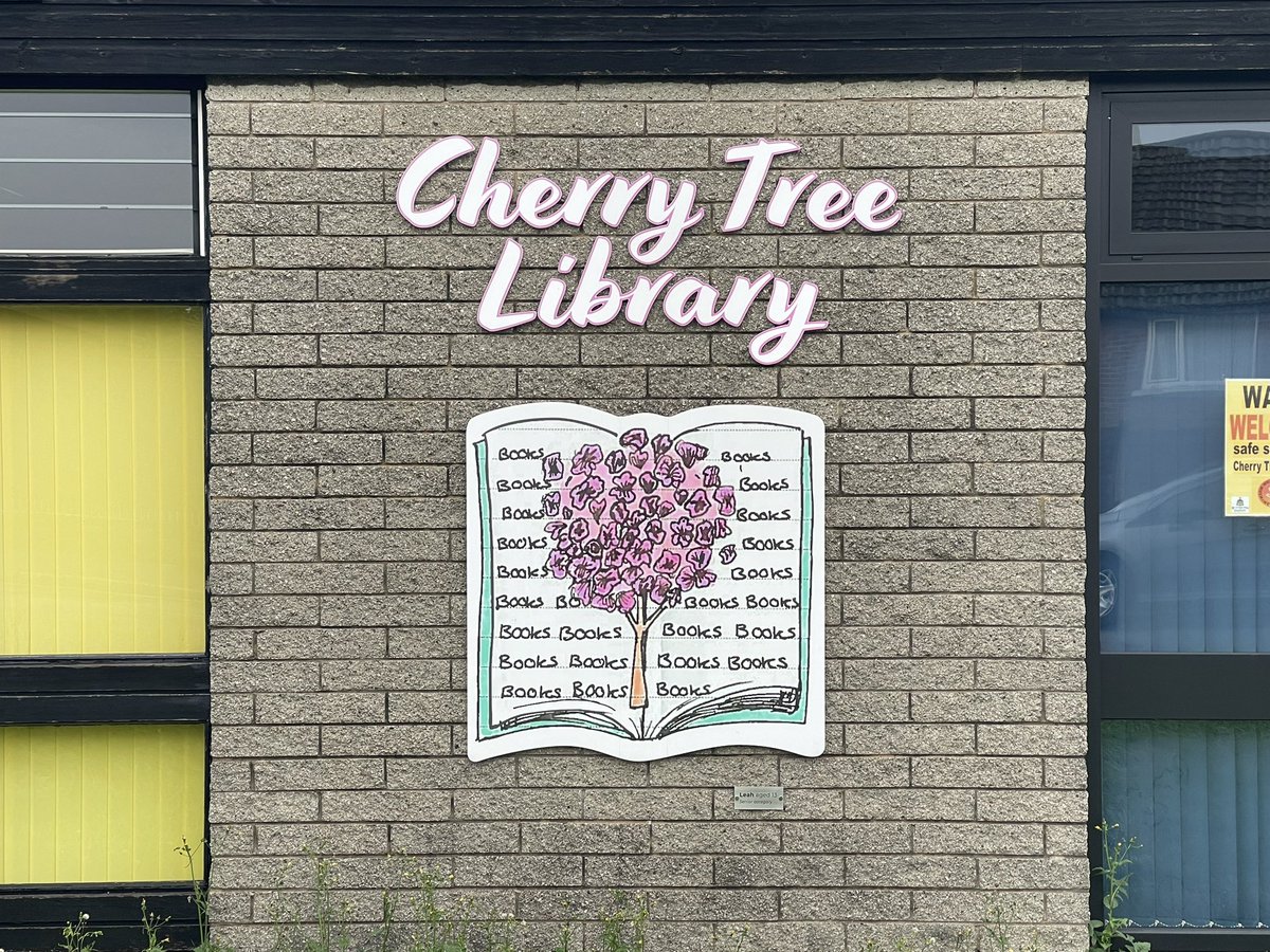 Great first session in  #Blackburn with <a href="/StPaulsRCFeni/">St Paul's RC Primary School Feniscowles</a> Brilliant engagement and questions from children and headteacher about my inspiration and process for writing. We shared my #kindness poem with Danielle teaching us associated signing words. #LibrariesWeek #NationalPoetryDay