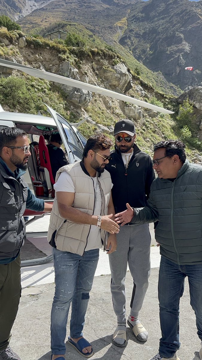vjugran's tweet image. Rishabh Pant at badri helipad  #Rishabhpanth #indiancricketteam #pilgramageaviation