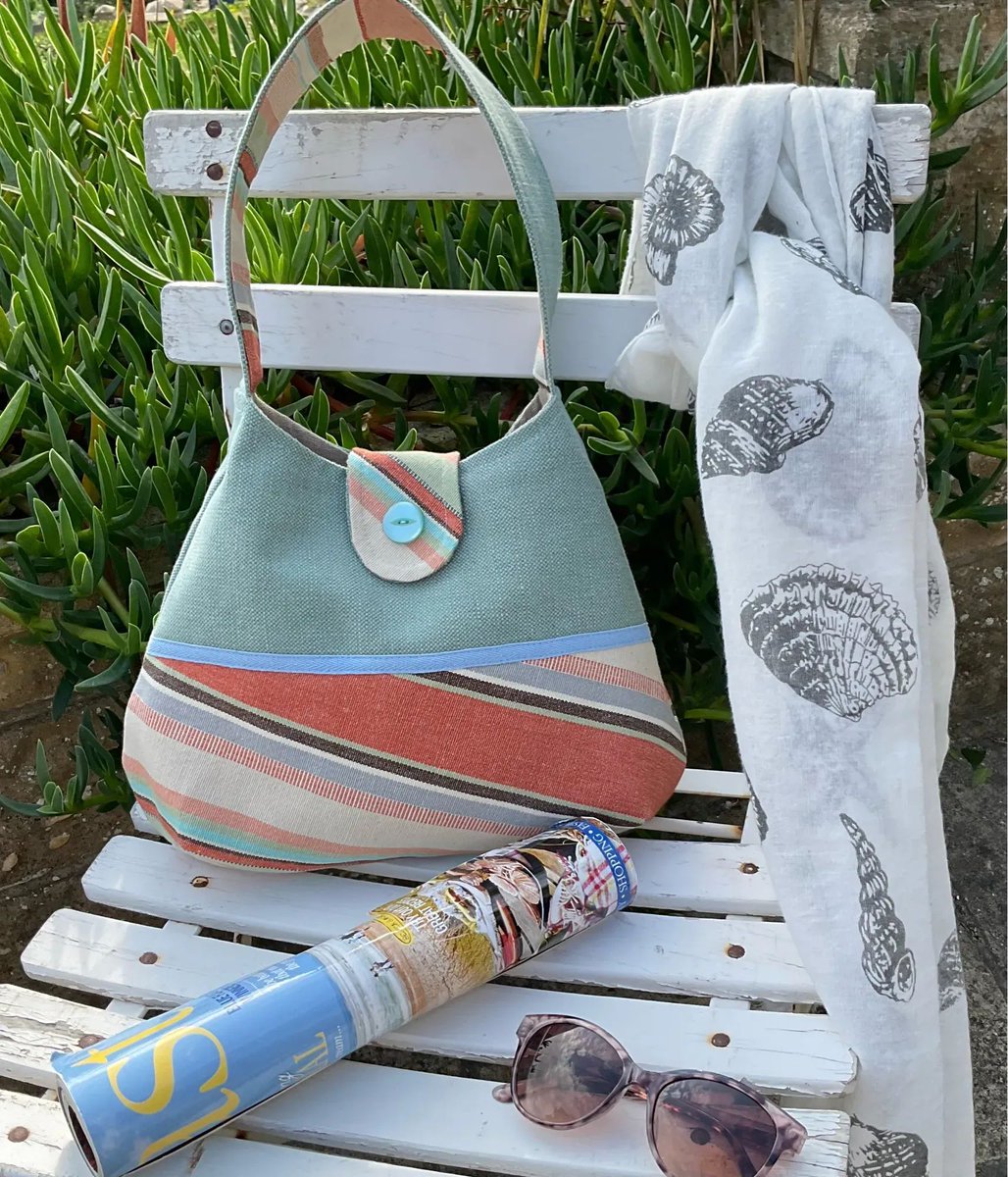 samm_designs's tweet photo. Recycled fabric offcuts ever looked so good. Grab this beauty before it’s gone 

#EarlyBiz   #shopindie #MHHSBD #SmartSocial

Link to my Etsy shop on my bio https://t.co/xv68fFwnU6