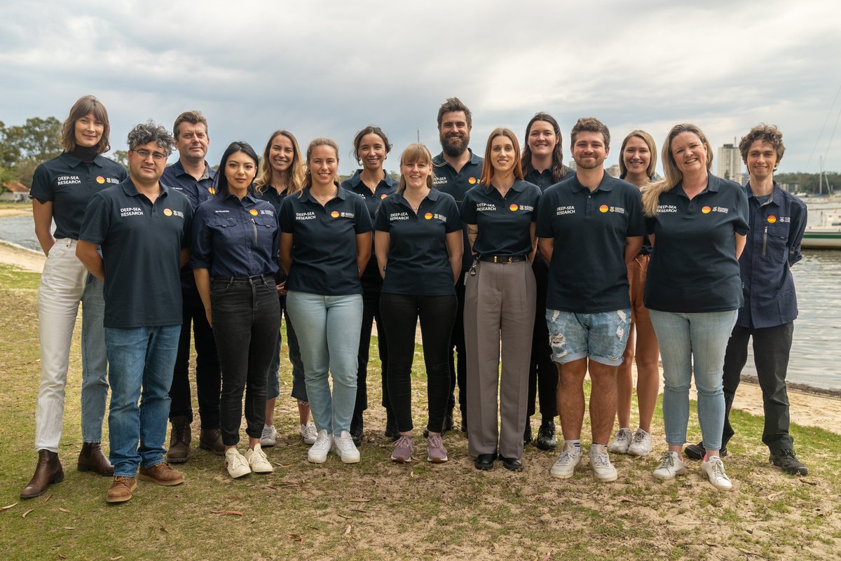 Looking spiffy UWA #deepsea team! 🐟⛴️🧬🐙 @uwaoceans @BiolSci_UWA Meet the squad -> hadalz.one/people-1