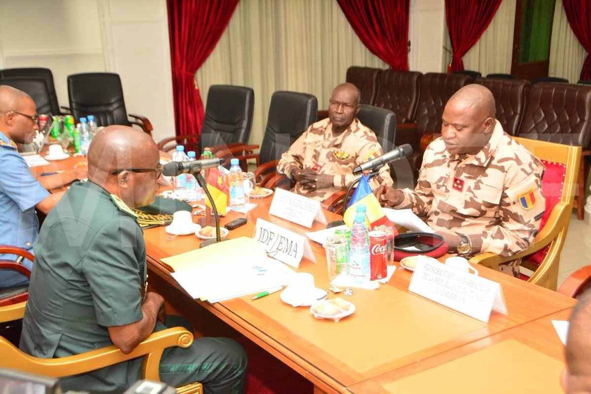 Après les experts, les Chefs d’Etats-Majors des Armées du #Cameroun et du #Tchad se sont réunis ce 2 octobre à Yaoundé afin d’examiner les questions liées à la sécurisation de la frontière commune entre les deux pays ainsi que la maîtrise du phénomène de transhumance.