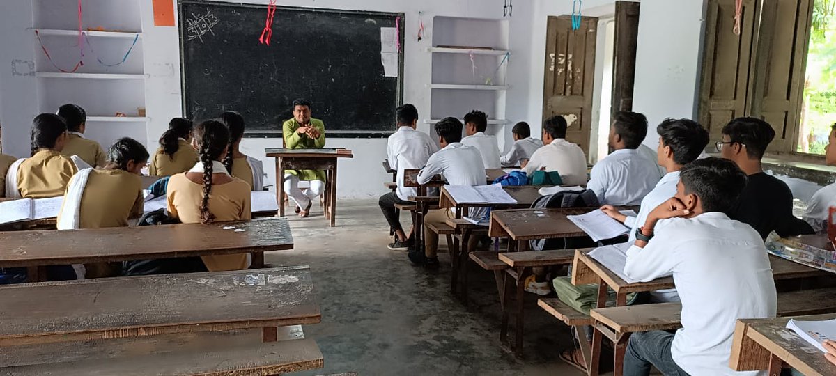 vijaykbandhu's tweet photo. #कर्तव्यपथ  ....
               ट्रेड यूनियन के इतिहास में भारत ही नही  पूरी दुनिया की सबसे बड़ी महारैली दिल्ली में करने के बाद अपने कार्य स्थल पर शिक्षण कार्य करते हुए।
          राइट के साथ ड्यूटी हमारी पहली प्राथमिकता होती है।
#vijaykumarbandhu 
#अटेवा 
#NMOPS https://t.co/nUhGd3X3XS