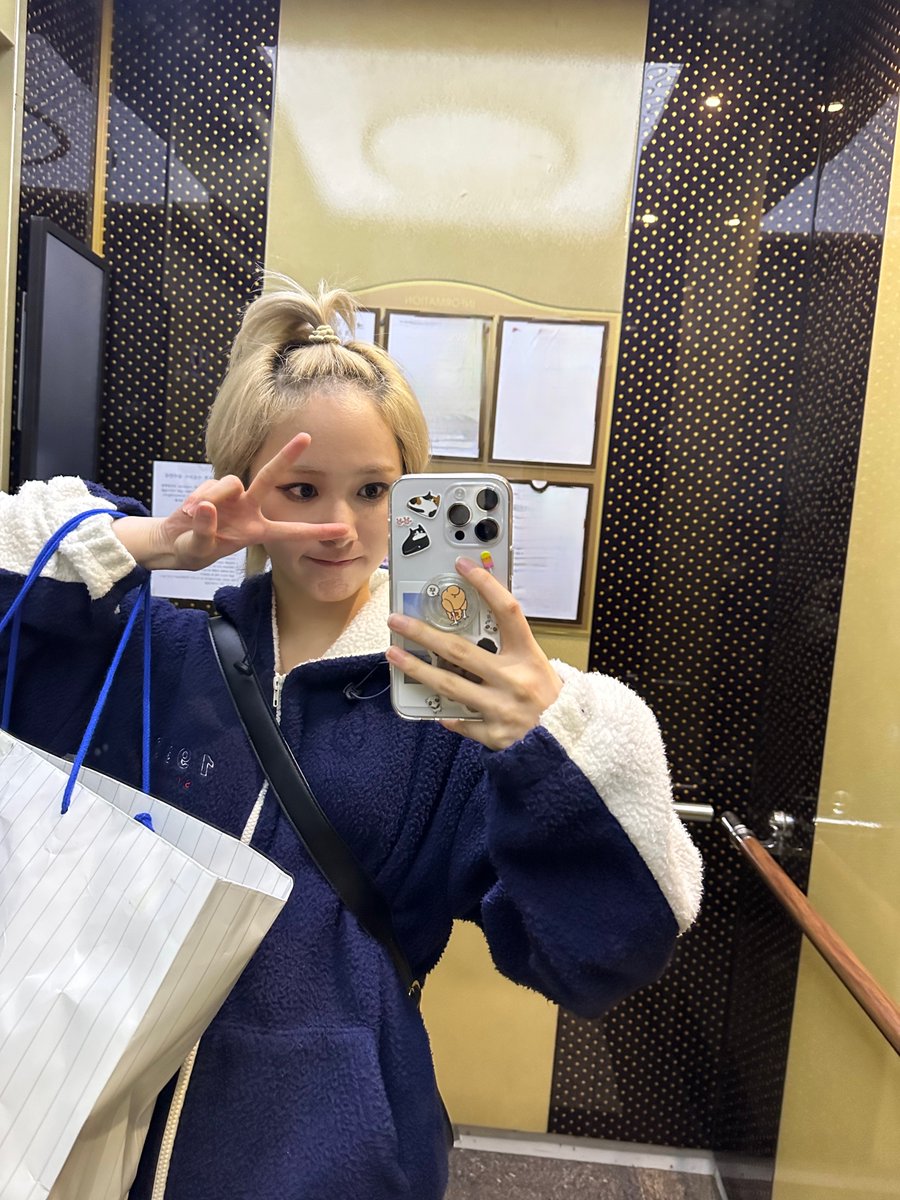 231003 fancafe update 
#MIA / It's out of the blue but
This day

And this day

And this day

Are on the same day.
🔗 cafe.daum.net/EVERGLOW/lx8N/…
#에버글로우 #미아 #EVERGLOW <a href="/EVERGLOW_twt/">EVERGLOW(에버글로우)</a>