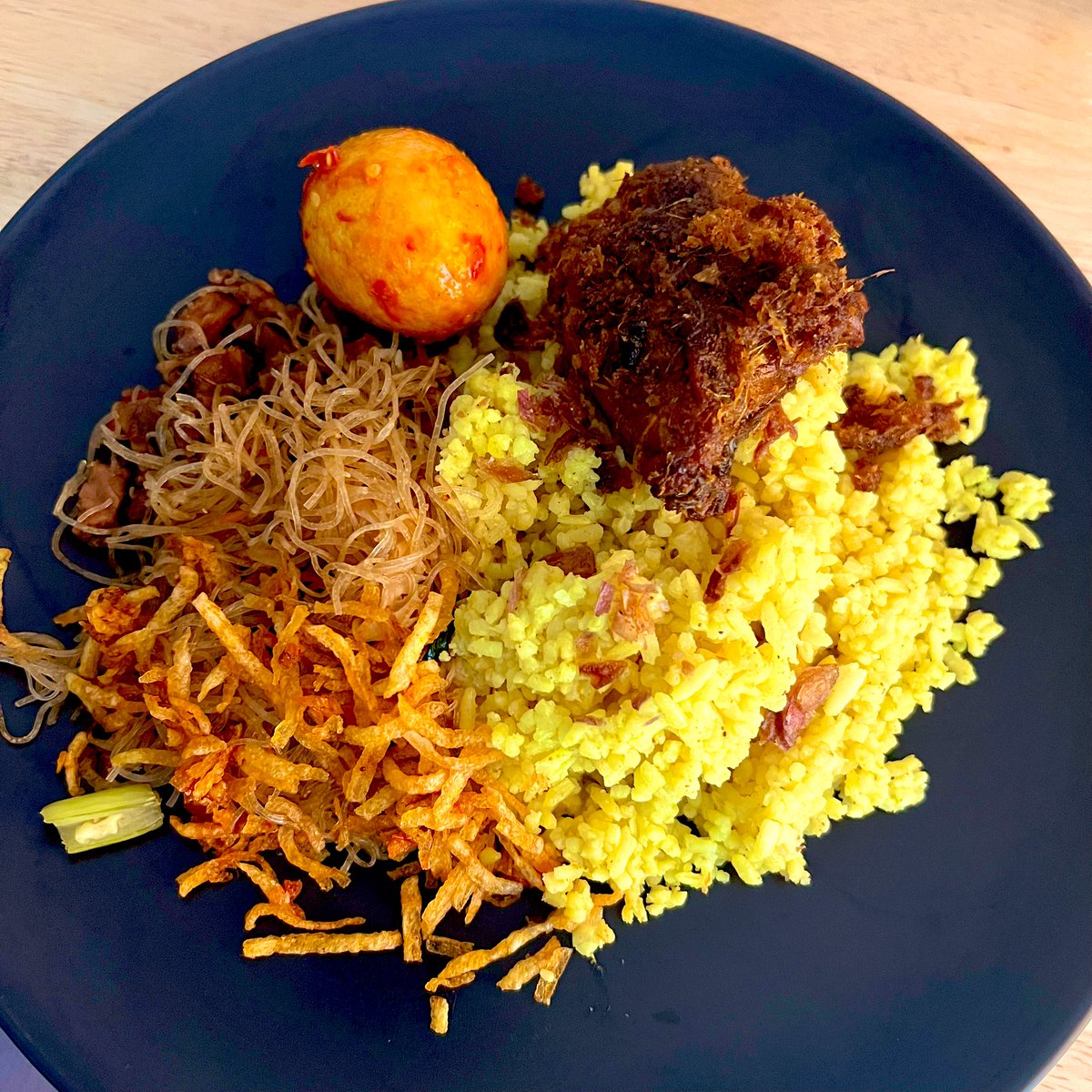 moonahoshinova's tweet photo. Good day everyone!!! Have you guys take a lunch today????

Today i eat nasi kuning!!! https://t.co/2I10rvq1QQ