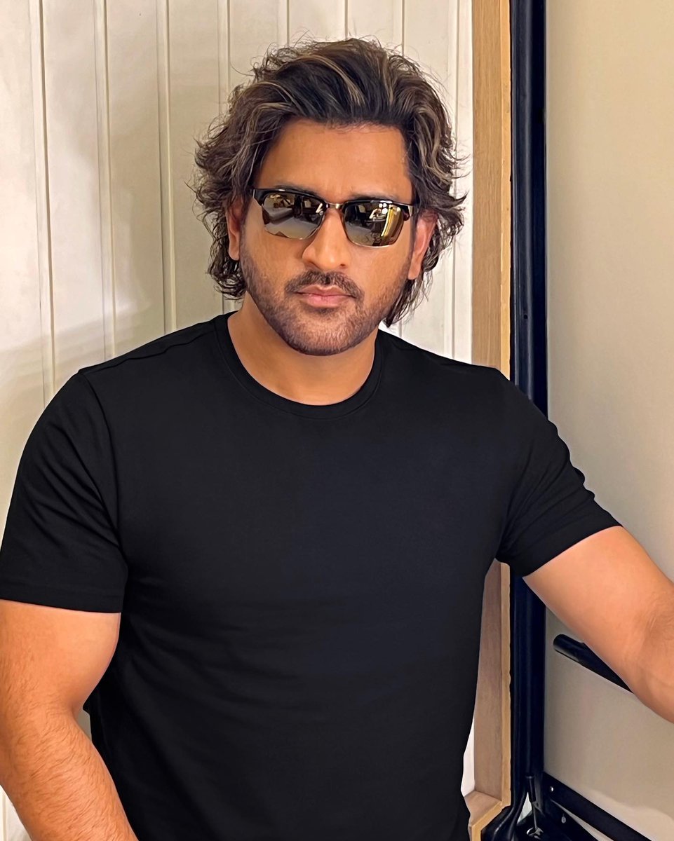CSKFansOfficial's tweet photo. Thala Dhoni killer new look 🔥

#MSDhoni #WhistlePodu
📸Aalim Hakim https://t.co/5xNX2aYV68