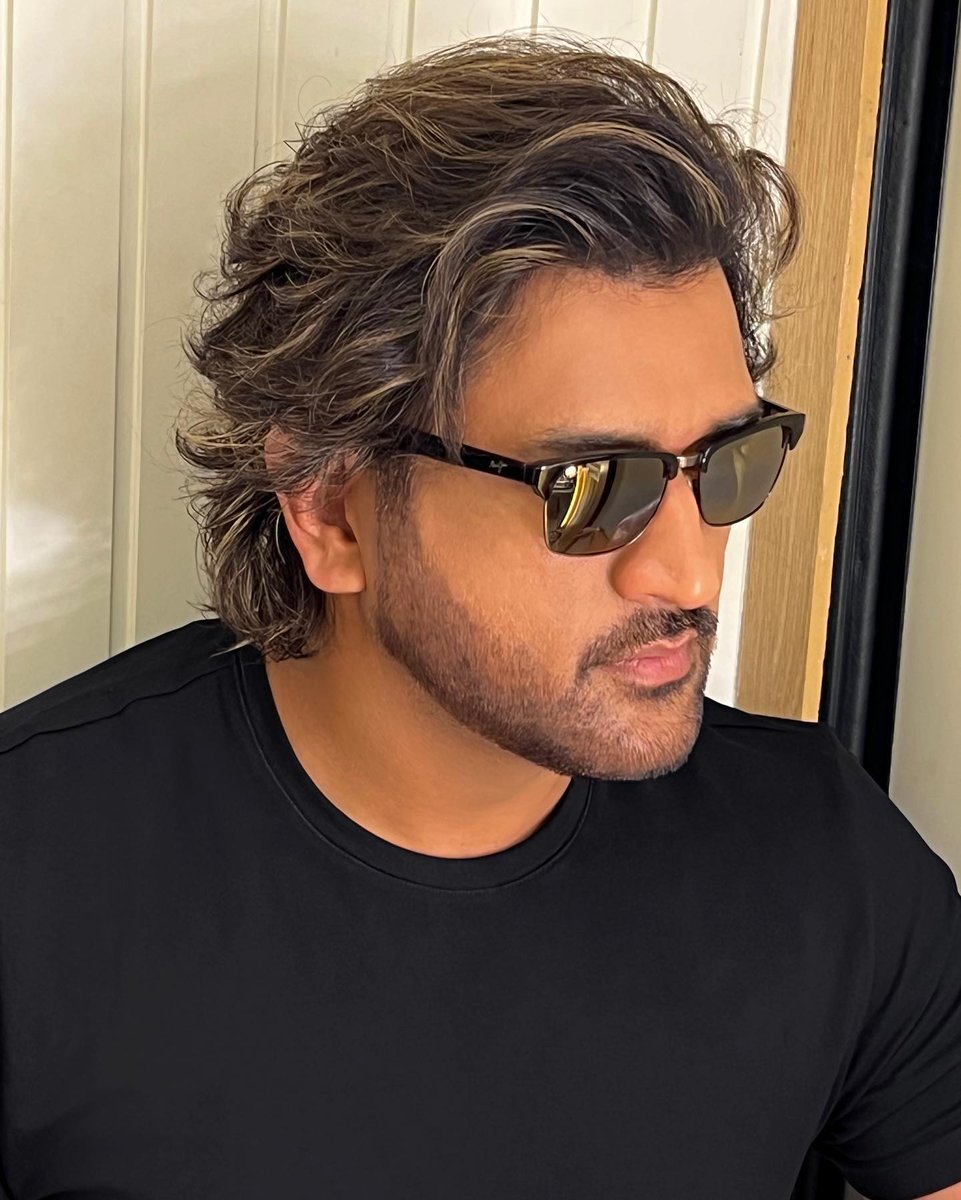 CSKFansOfficial's tweet photo. Thala Dhoni killer new look 🔥

#MSDhoni #WhistlePodu
📸Aalim Hakim https://t.co/5xNX2aYV68