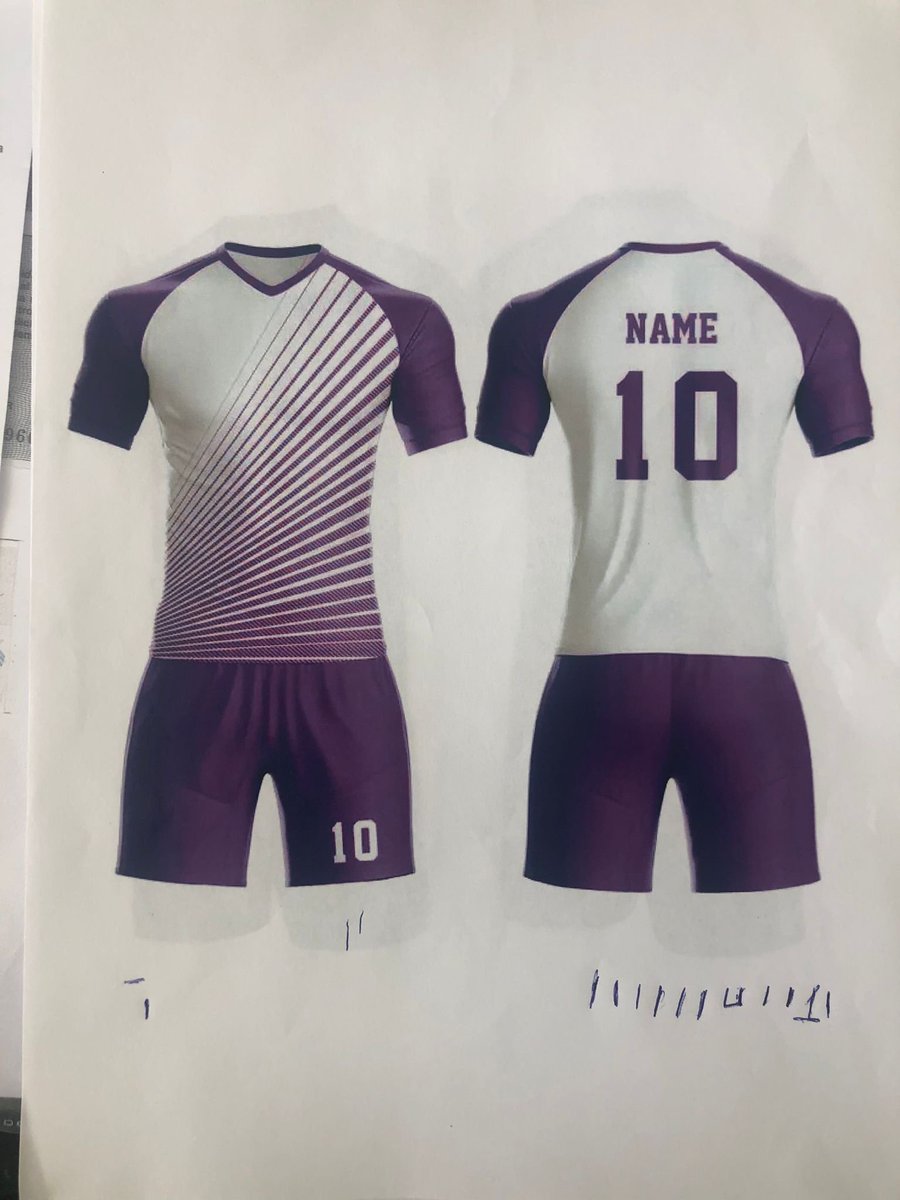 La actividad de fútbol ya está en marcha. Compartimos foto de la equipación elegida. Más información en el AMPA