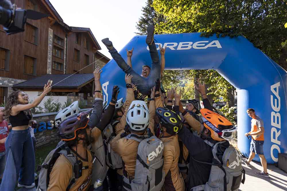 planetmtb_'s tweet photo. TERMINÓ CON ÉXITO LA VUELTA AL ANETO DE TRANS-NOMAD. Resumen ✍️ y fotos 📸 aquí 👉🔗: https://t.co/X3ZxSUjK9t

#mountainbike
#transnomad
#puropirineo
#MTB 
#XCM https://t.co/wDPWsB1z06