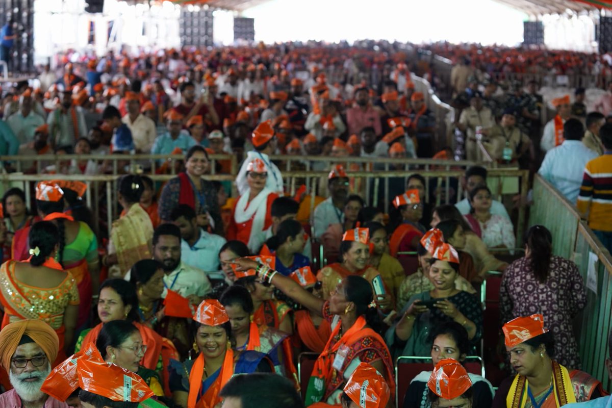 ये अपार जनसमर्थन ही छत्तीसगढ़ में परिवर्तन लायेगा।

प्रदेश के युवाओं, किसानों एवं महिलाओं ने प्रदेश में सुशासन का, कमल खिलाने का संकल्प ले लिया है।

"राम-राज अवैया हे, लबरा अब जवैया हे"!🚩

#परिवर्तन_महासंकल्प_रैली