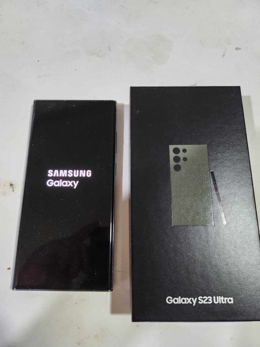 mahaescarts's tweet photo. wts lfb ph

not kpop related bilhin niyo na pls perfect for concerts 🥹

Samsung S23 Ultra 512gb in Green
rfs: prefers z flip

-selling it at 60k (bought it for 89.9k)
-good as new no scratches used for 1 month only 
-open line
-samsung care+ https://t.co/XqeLCn8twR