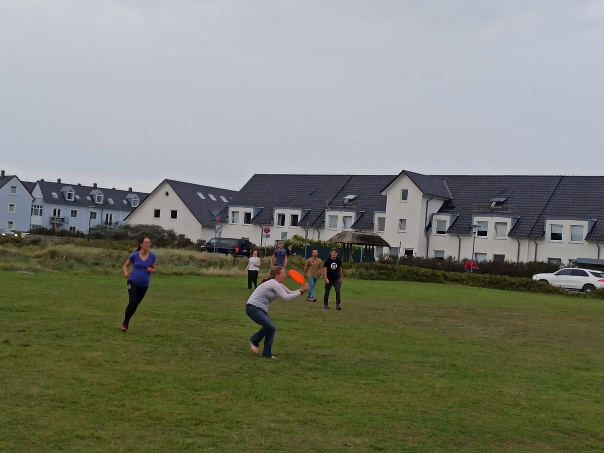 Conferences are places where you learn about science...and at #IWSGconf  you also play frisbee ! 
#IWSG2023 was not an exception ! 
#IWSGbackstage