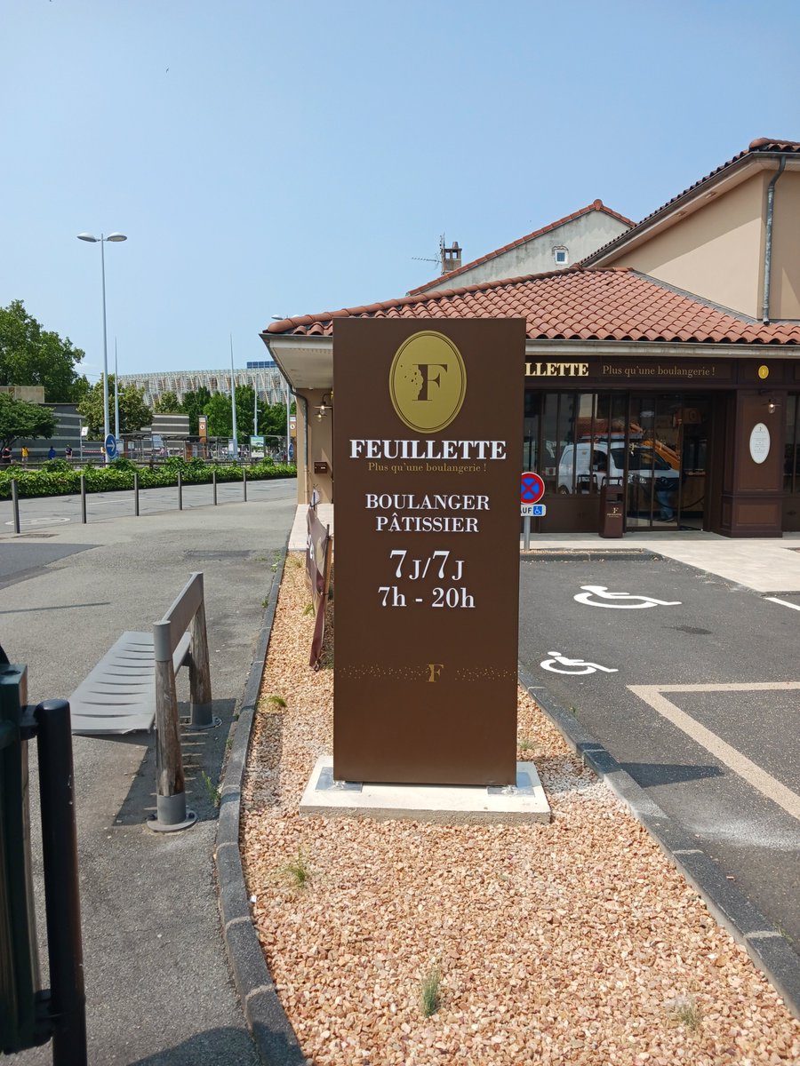 FleuryEnseignes's tweet image. A l'occasion de son ouverture près du musée d'art Roger Quillot à Clermont-Ferrand (63), la Boulangerie Pâtisserie Feuillette nous a confié la fabrication et la pose de ses enseignes, totem, vitrophanie.

Merci à eux.

#enseignes #fleuryenseignes #boulangerie