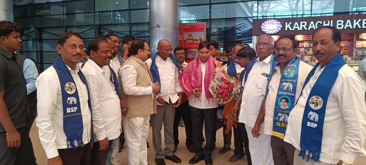 आज मिशन के काम से तेलंगाना पहुँच गया हूँ । तेलंगाना के बहुजन इस बार इतिहास बनाने को बेताब हैं।तेलंगाना में बहुजनों का सपना पूरा होने वाला है।जय भीम जय भारत