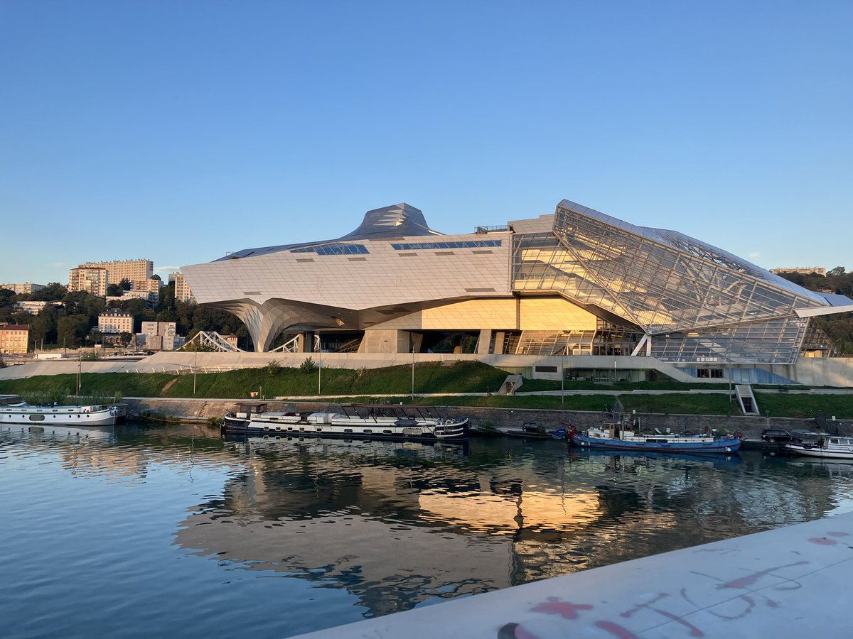 Le @mdc_confluences attend la 2e journée du #mecenesforum !@ADMICAL <a href="/YannQueinnec/">Yann Queinnec</a> @LKermenLecuir <a href="/i_delaplace/">Isabelle Delaplace</a> <a href="/FedePavani/">Federica Pavani</a>