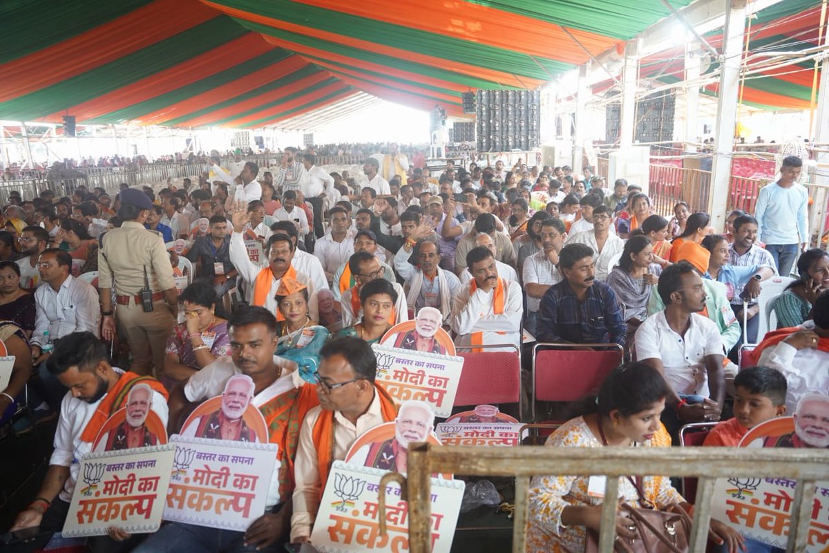 rajeevagrawal23's tweet photo. ये बस्तर की जनता का जनादेश है @bhupeshbaghel जी  

आपके बस्तर बंद से बस्तर की जनता को कोई फर्क़ नहीं पड़ने वाला।  

अपार जनसमर्थन 
तय परिवर्तन... 

 #परिवर्तन_महासंकल्प_रैली https://t.co/bf1Mx2Q0nu