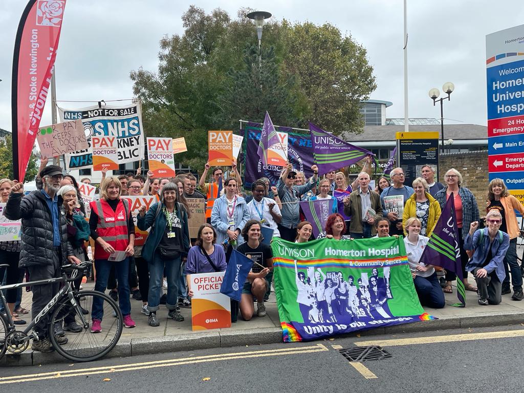 Heccles94's tweet image. If Sunak can write of 14bn in PPE fraud over night, then he can pay doctors properly.

RT if you agree! 

#BMA #DoctorsStrike