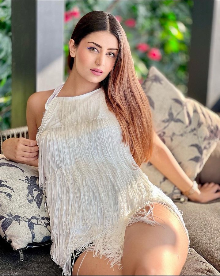 F7fut5YbAAAX8w8?format=jpg&name=900x900